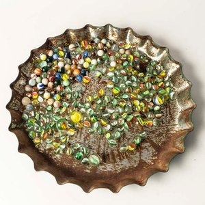 Lote de bolitas de vidrio de la década del 80´(En este lote solo se rematan las bolitas, la bandeja NO va) - imagen 1