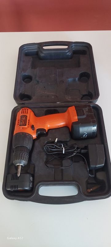 Drill Black+Decker Cordless con Cargador y Caso - imagen 2