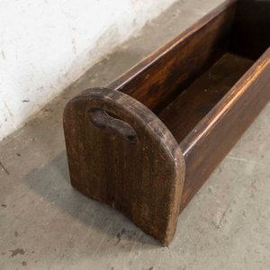 Macetero Rectangular de Madera Oscura con Detalles de Uso - imagen 2