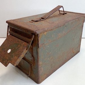 Caja Metálica para Municiones con Manija, Oxidada - imagen 4