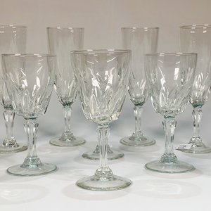 Juego de 12 Copas de Vidrio Prensado: 6 Flauta (18 cm) y 6 para Vino (13 cm) - imagen 2