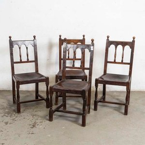 Lote siguiente: Juego de 4 Sillas Españolas de Madera y Suela