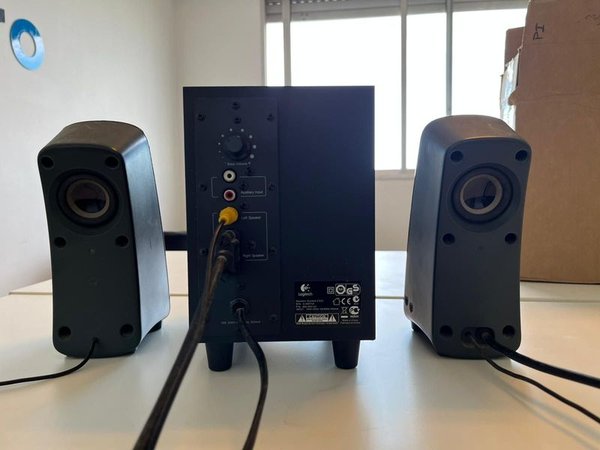 Parlantes Subwoofer Logitech en Buena Condición - imagen 3