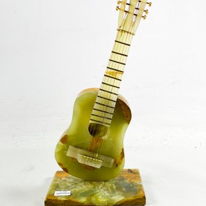 Figura Decorativa de Guitarra en Onix - imagen 1