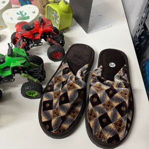Lote Variado: Juguetes, Veladoras, Reloj, Tazas y Más - imagen 7
