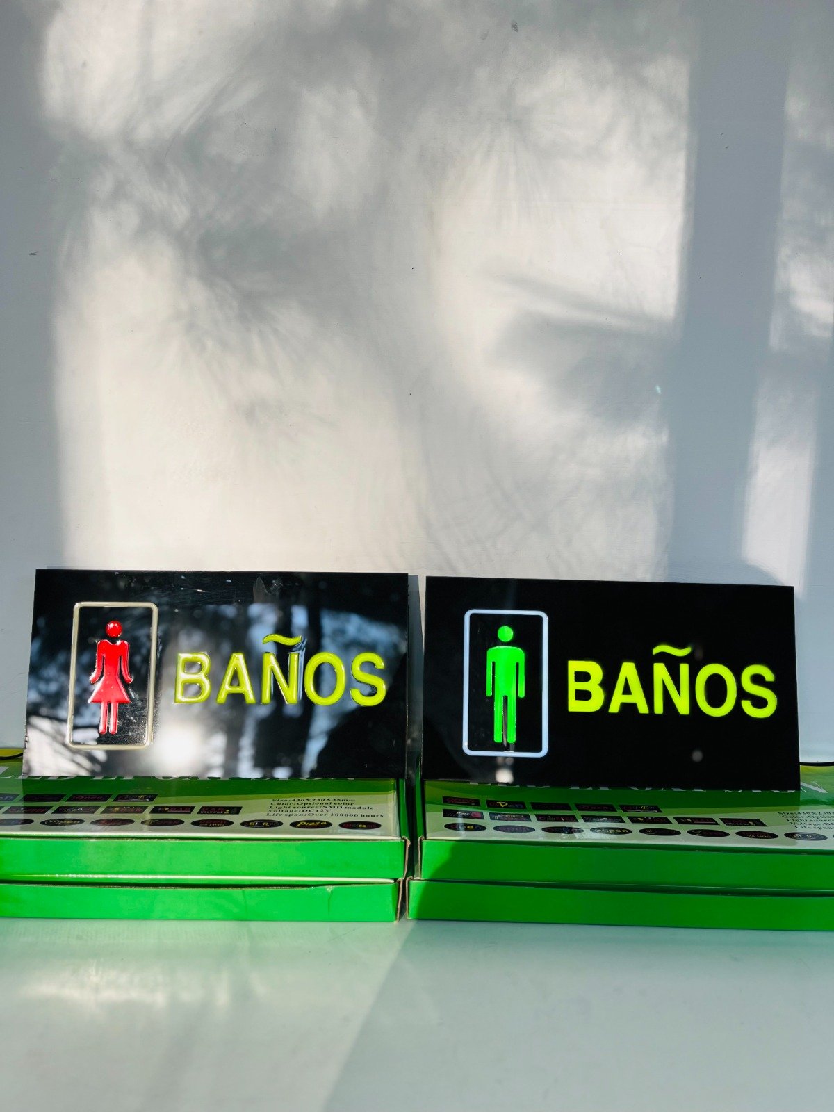 Lote de 4 Carteles LED "BAÑOS" para Baño