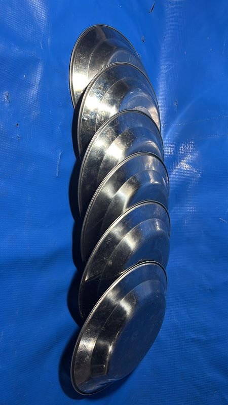 Platos de metal en excelente condición - imagen 2