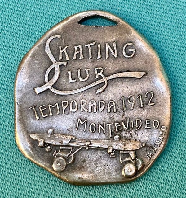 Medalla Art Nouveau de 'Skating Club' de Montevideo - imagen 1