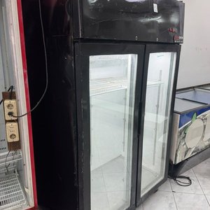 Heladera Vertical Exhibidora de 2 Puertas - imagen 2
