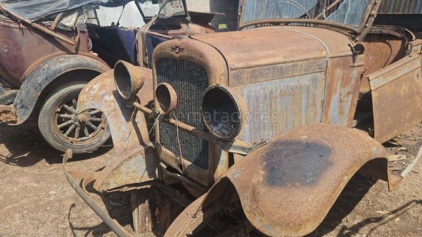 Automóvil Antiguo Rústico para Restaurar