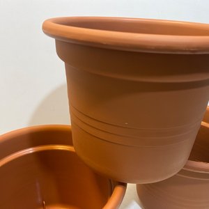 3 Macetas Plásticas Color Terracota Diámetro 21.5cm - imagen 3