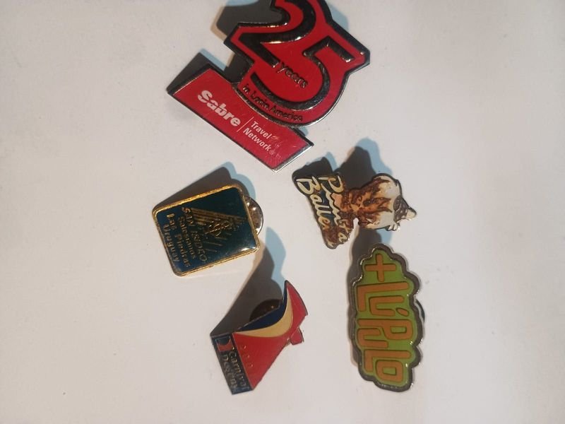 Colección de prendedores y pinball - imagen 2