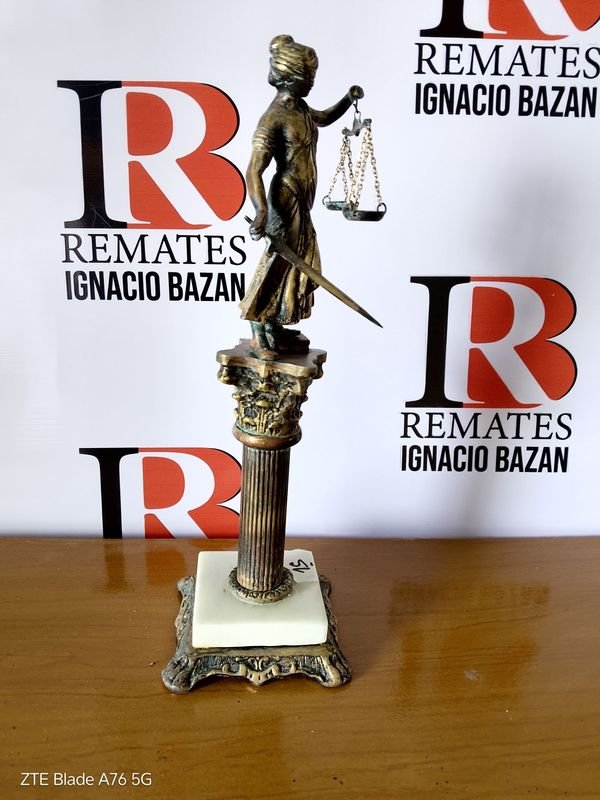 Estatuilla de bronce macizo y marmol, escultura de la justicia - imagen 4