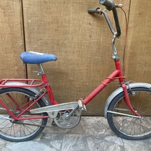 Bicicleta Plegable Roja para Restaurar - imagen 4