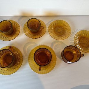 Juego de Vasos y Platillos de Vidrio Color Caramelo - imagen 2