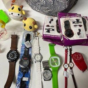 Lote Variado: Relojes, Muñeca, Organizador y Accesorios - imagen 4