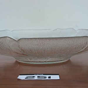 Lote siguiente: Fuente Vintage de Vidrio Hialino Prensado con Diseño Floral