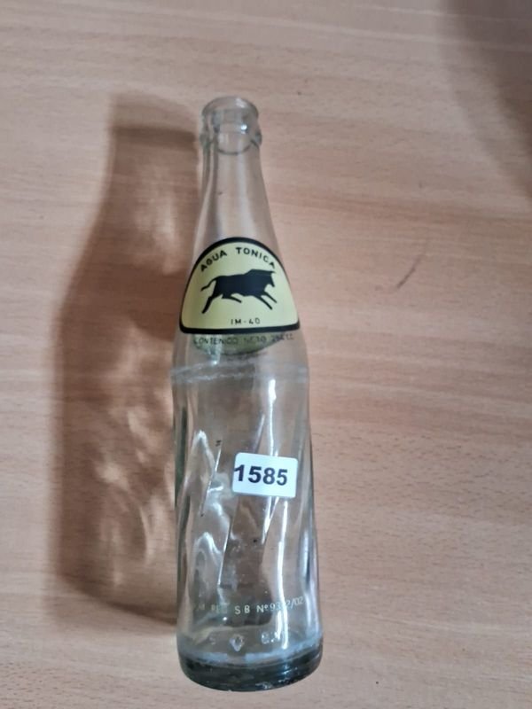 Lote anterior: Botellas de vidrio de agua tónica Paso de los Toros
