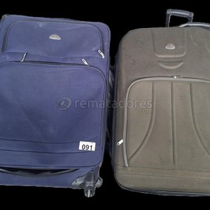 Lote siguiente: Set de 2 Valijas Rígidas con Ruedas