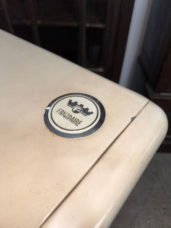 Antigua plancha Frigidaire en mal estado - imagen 7