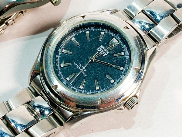 Reloj de pulsera para caballero, malla plateada y esfera gris - imagen 3