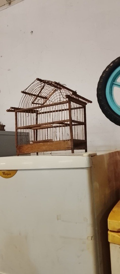 Jaula Antigua para Pájaros de Madera y Metal