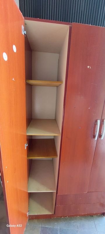 Ropero de tres puertas en buen estado - imagen 7