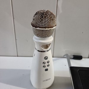 Micrófono Moxom, Base Refrigeradora para Notebook y Soporte - imagen 4