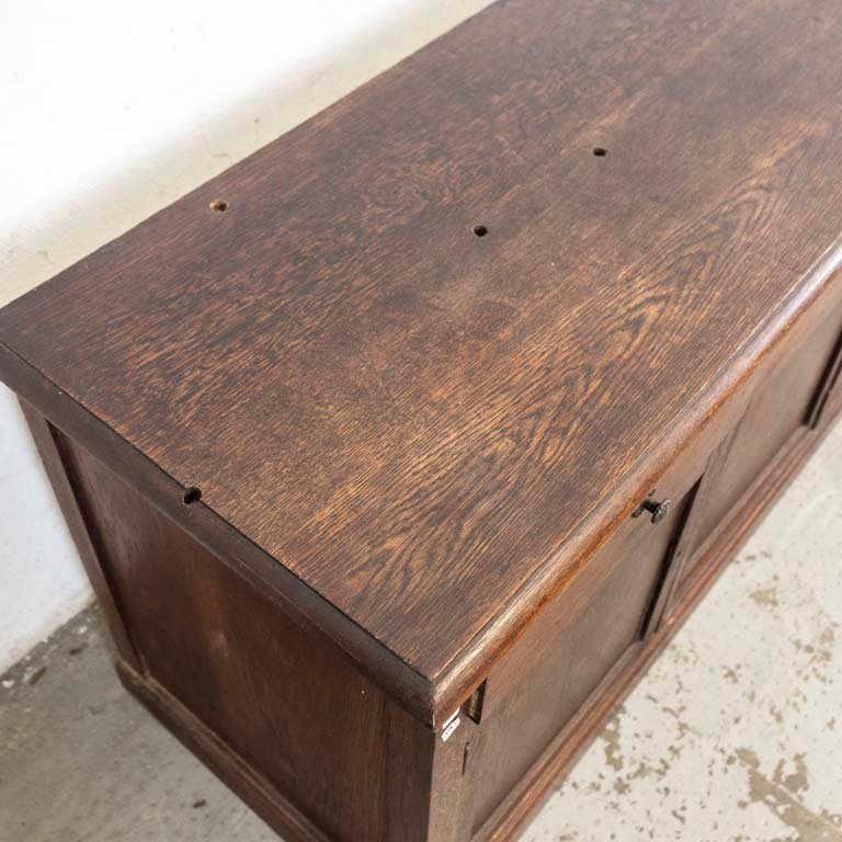 Mueble de roble con detalles en la madera - imagen 2