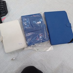 Diez piezas: 5 teclados para PC + 4 mouses + 3 fundas para tablet - imagen 4