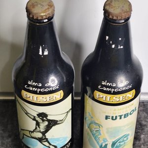 Dos Botellas Coleccionables Pilsen "Alma de Campeones" Selladas - imagen 5