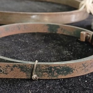 Lote de Accesorios Sanitarios: Juntas, Flejes Metálicos y Resorte de Tensión - imagen 5