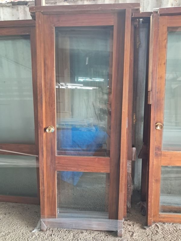 5 Puertas de Madera Maciza Pino Brasil con Vidrios