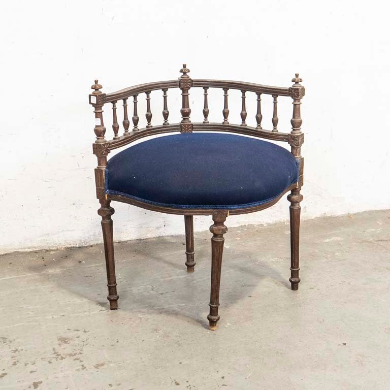 Lote siguiente: Silla Luis XVI con tapicería azul