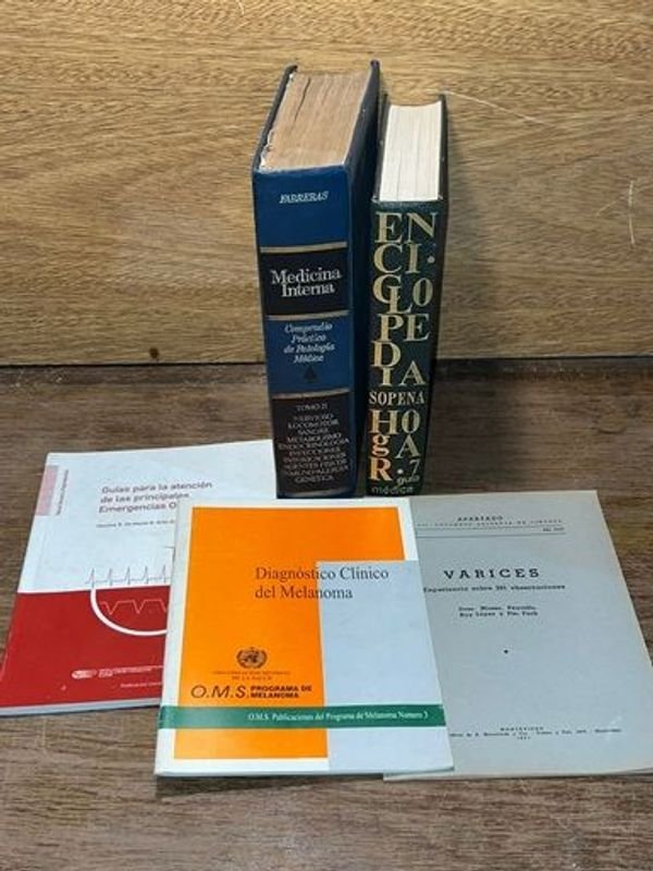 Lote siguiente: Enciclopedia y textos de Medicina en Español