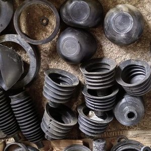 Lote siguiente: Lote de Fuelles y Gomas de Caucho para Automóviles