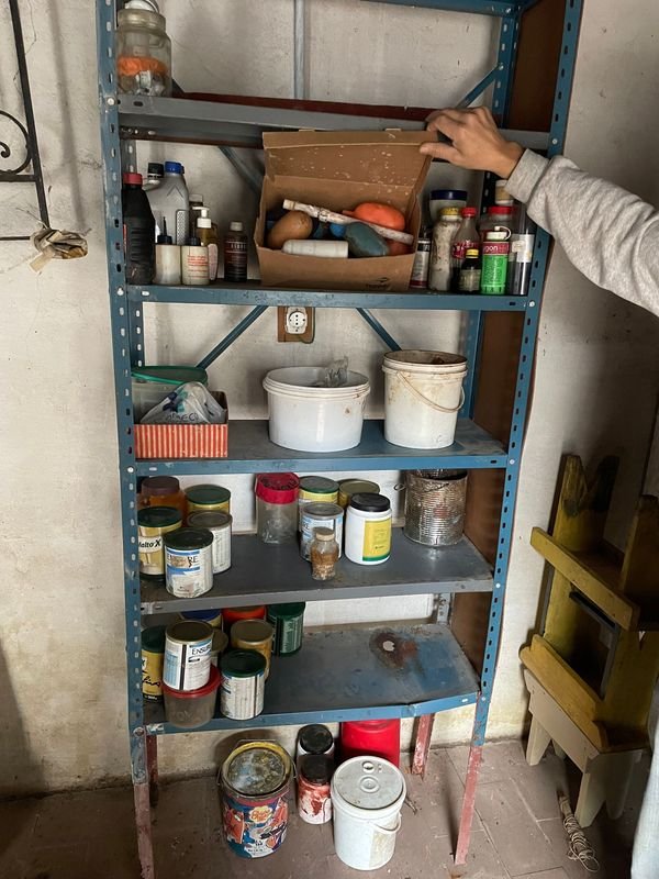 Estantería Metálica Pronto con Tarros de Tornillos y Otros Contenidos