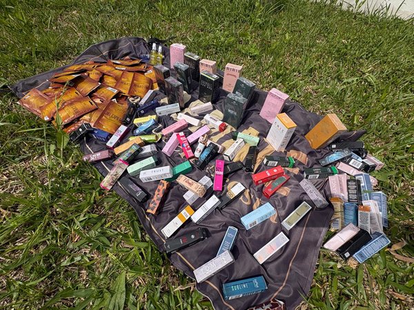 Lote Variado de Cajas y Empaques