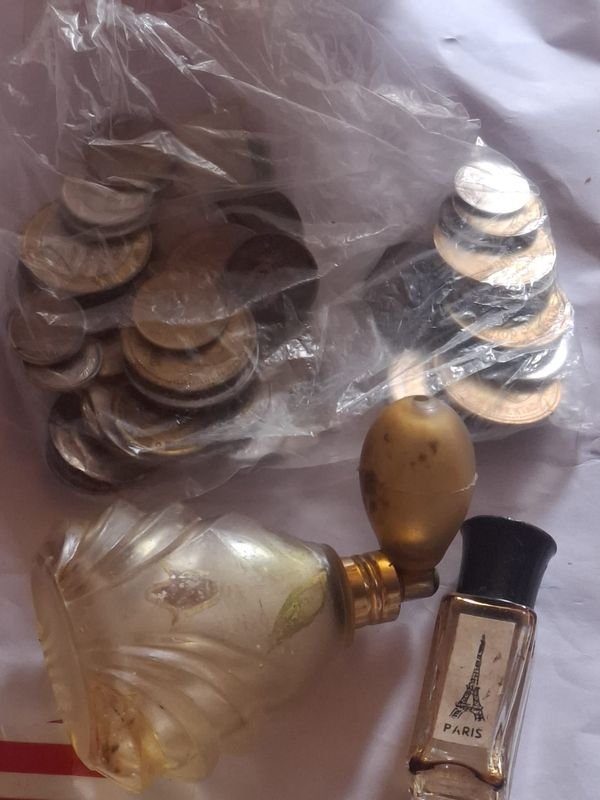 Colección de monedas y objetos - imagen 5