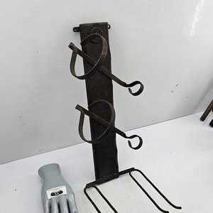 Botellero Rústico de Madera y Hierro Forjado para 2 Botellas y 6 Copas - imagen 2