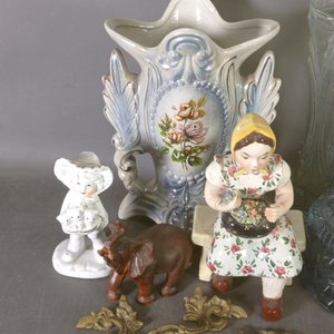 Lote de Adornos: Bombonera Azul, Floreros, Figura de Niña, Elefante y Herrajes de Bronce - imagen 3