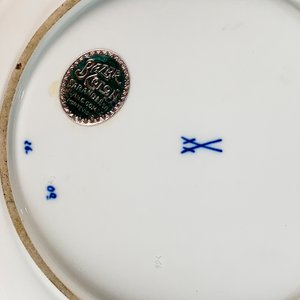 Copetinero de Porcelana Meissen Blanco con Flores Azules - Diámetro 31 cm - imagen 4