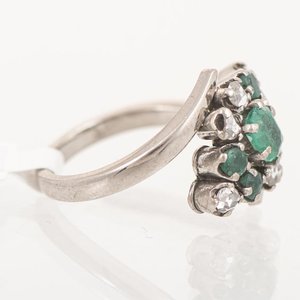 Anillo Oro 18k con Esmeraldas y Diamantes Talle 16.5 mm - imagen 2