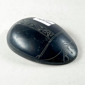 Lote siguiente: Figura Escarabajo en Piedra Negra con Grabados y Jeroglíficos
