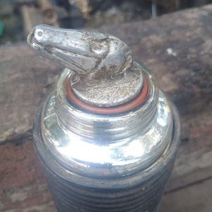 Antiguo Termo Coter con Tapón Cebador de Cabeza de Caballo - imagen 2