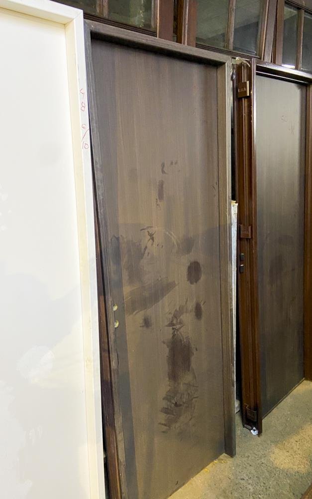 Una puerta interior mdf color marron con detalle 203 x 75 cm