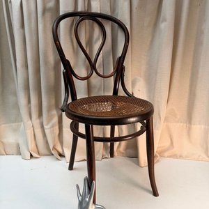 Lote anterior: Silla Estilo Thonet Antigua con Detalle en Caño