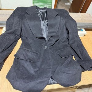 Lote siguiente: Blazer Negro Talle S/M de Paño Abrigo