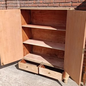 Aparador Estilo Inglés Enchapado en Raíz con Puertas y Cajones - imagen 5