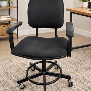 Silla de Oficina Giratoria Negra con Apoyabrazos y Reposapiés - imagen 3
